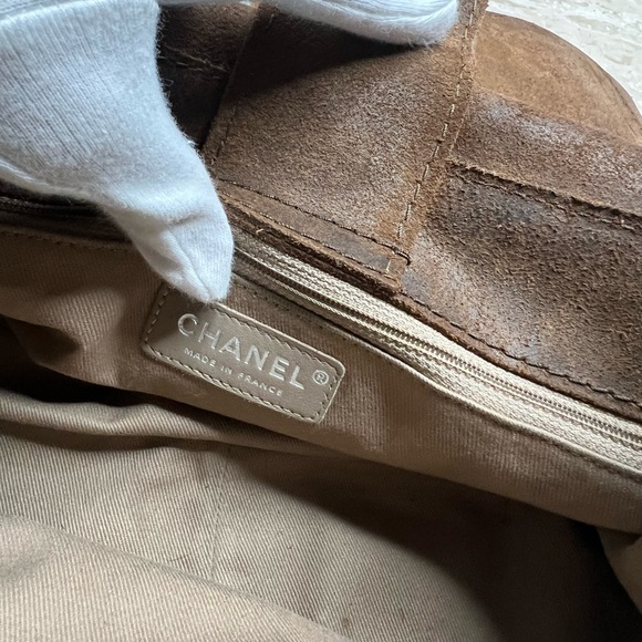 SOLD // 😭Chanel Medium/Large Highlander Messenger Bag Brown (2013) - Picture 5 of 8